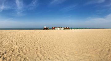 strandcabine, ligzetel of windscherm op het strand